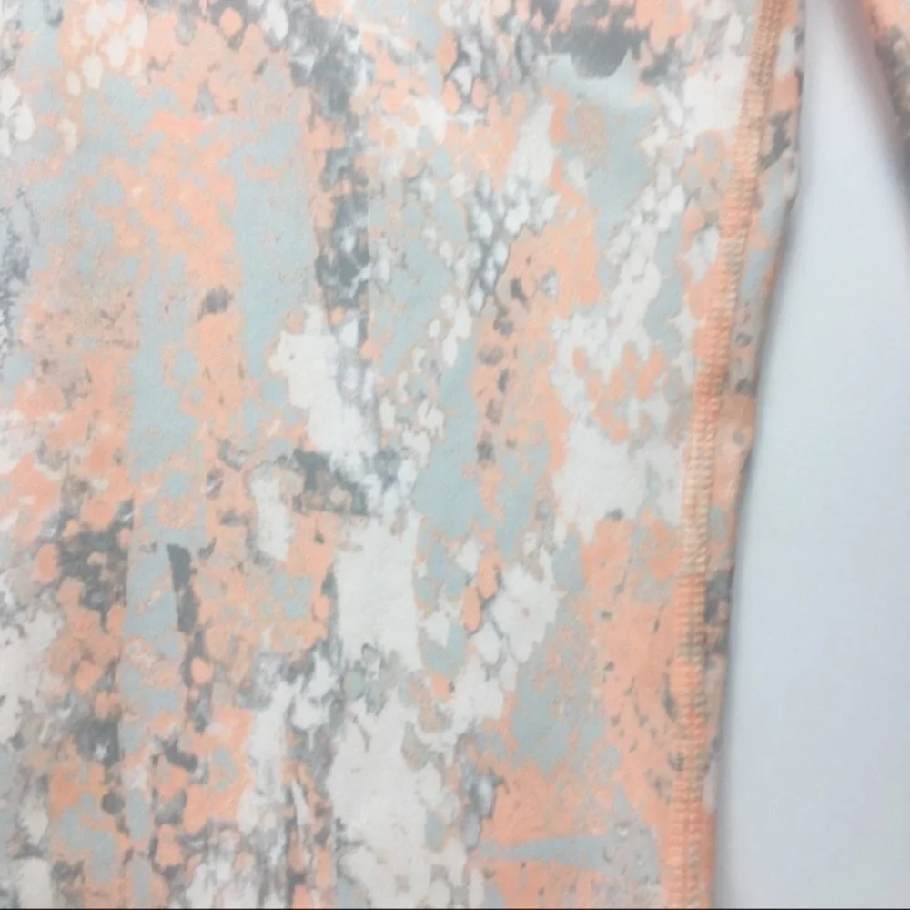 NWT Alo Yoga Airbrush Capri Leggings Peach Python